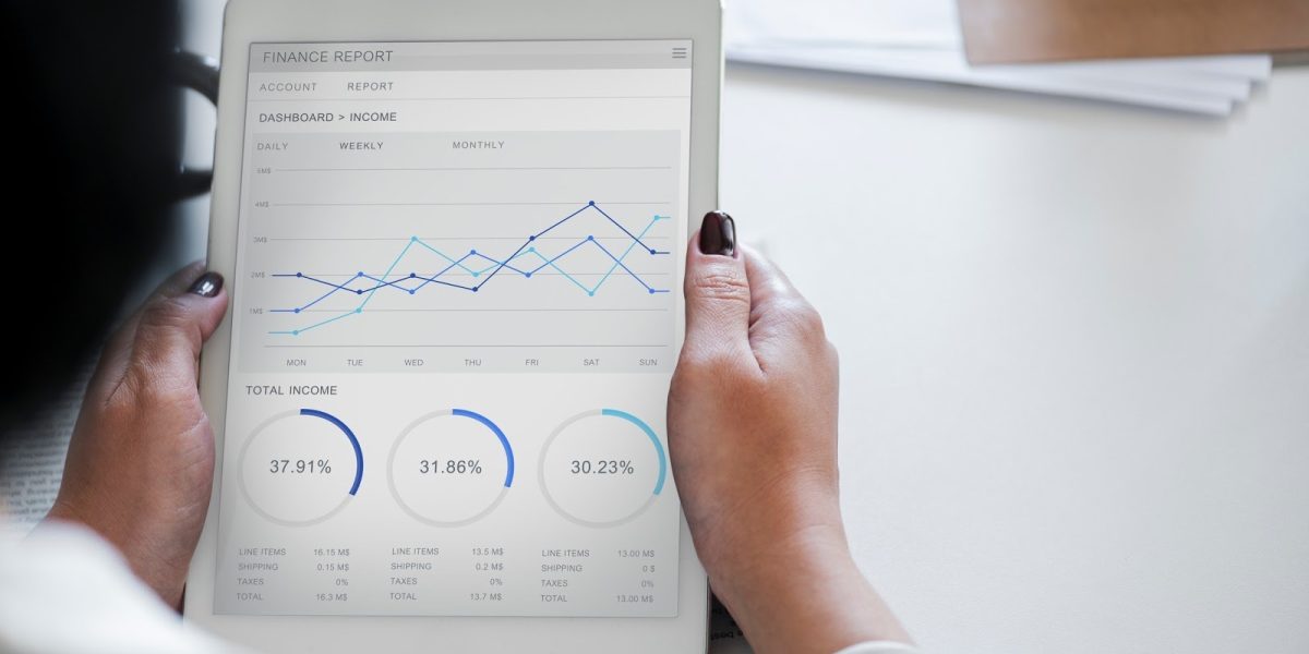 Issuing Recurring Invoices In Advance: The Pros and Cons