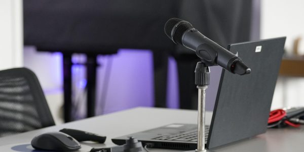 Laptop, conference table, mouse — Secure Your Experience with an Eat and Run Verification Company